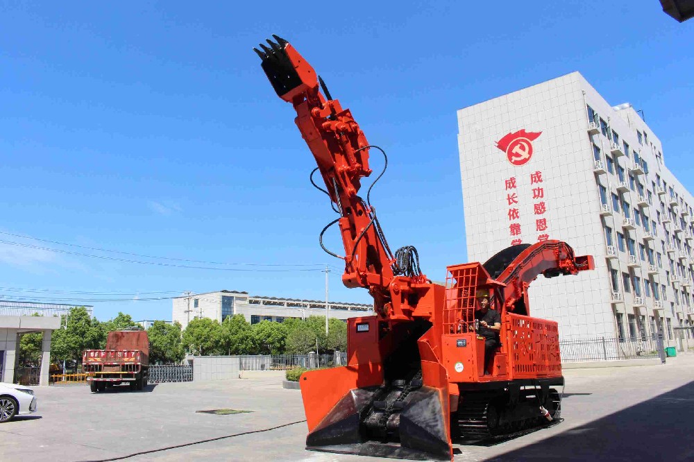 6噸礦車搭配皮帶輸送機(jī)，實(shí)現(xiàn)礦石短駁自動(dòng)化
