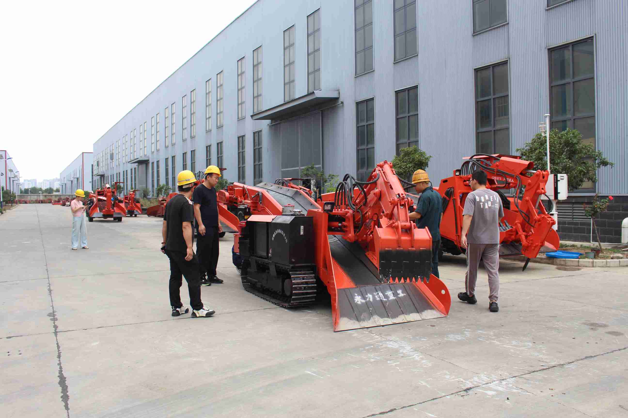 隧道施工中撬毛臺(tái)車的創(chuàng)新應(yīng)用：兼顧找頂與清渣
