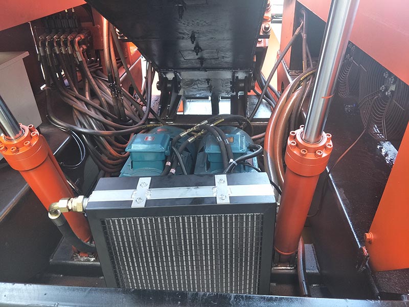 礦山履帶扒渣機.jpg